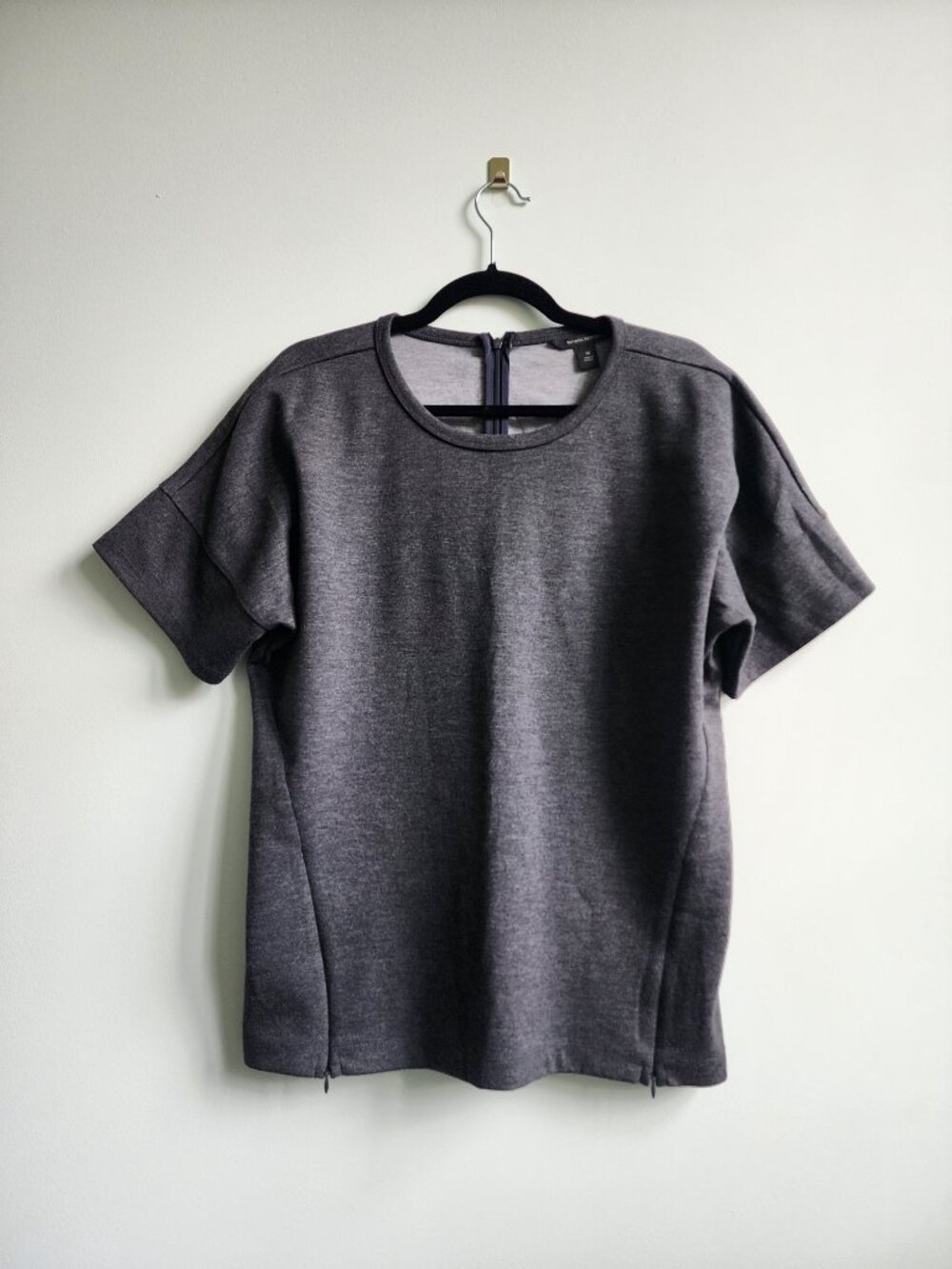 Size M Banana Republic Gray Short-Sleeved Pullover Zipper Top